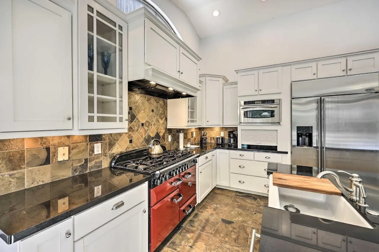 בית נופש Airy Scottsdale Home Pool, Putting Green And Grill!