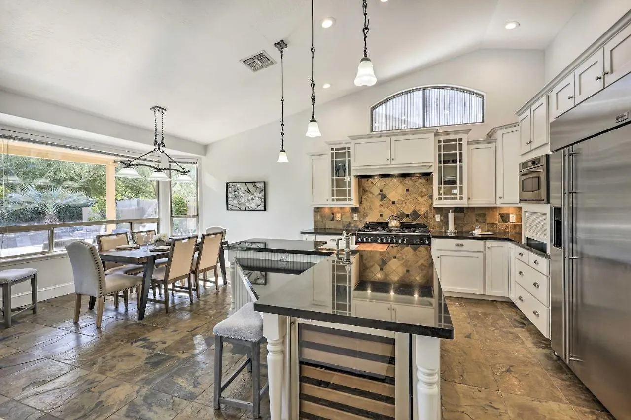 Airy Scottsdale Home Pool, Putting Green And Grill! בית נופש
