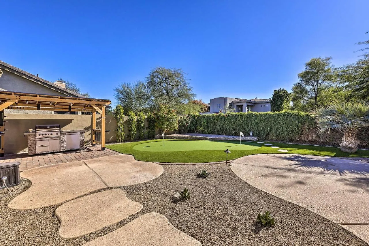 בית נופש Airy Scottsdale Home Pool, Putting Green And Grill!